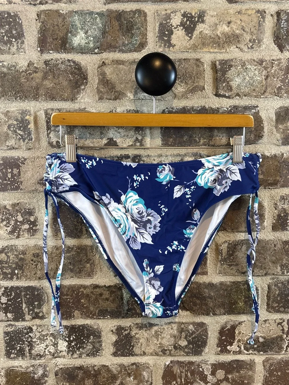 Beachsissi Women’s Navy Blue Floral Two-Piece Swim Set Size XL